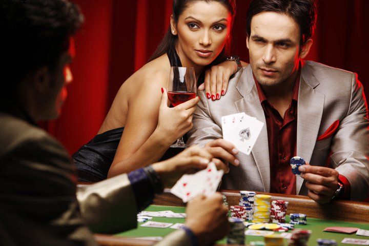 Live blackjack table on maxwin 89 Boom City app showing dealer and player cards
