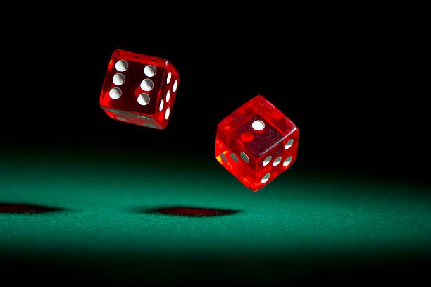 Live Match Winner table on maxwin 89 mobile app showing croupier and betting interface